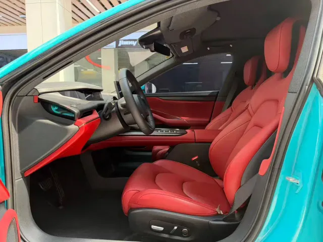 Xiaomi SU7 — Фото автомобиля 10