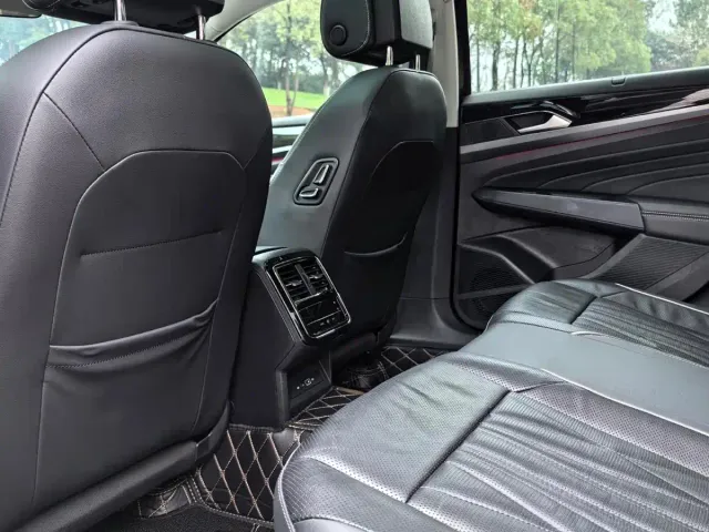 Volkswagen Passat — Фото автомобиля 13