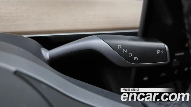 Tesla Model Y — Фото автомобиля 12