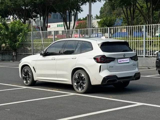 BMW iX3 — Фото автомобиля 6