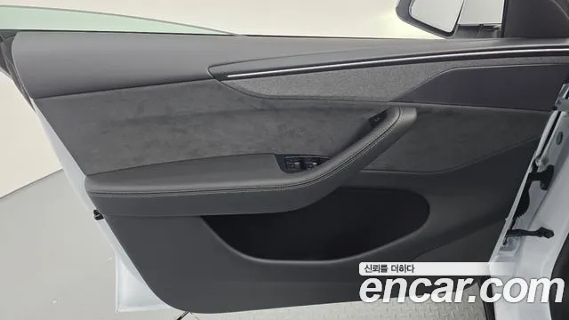 Tesla Model Y — Фото автомобиля 13