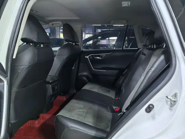 Toyota RAV4 — Фото автомобиля 12