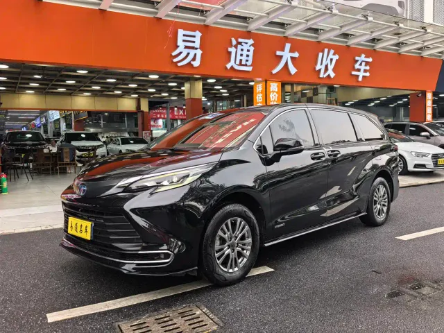 Фотография автомобиля — Toyota Sienna