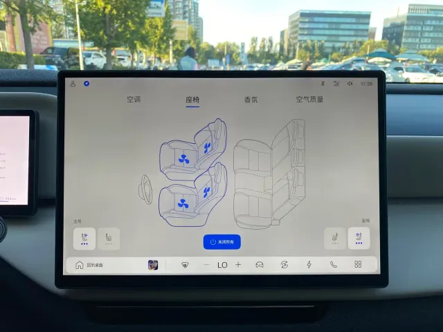 Volvo XC70 Plug-in Hybrid — Фото автомобиля 16