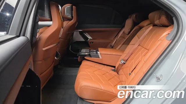 BMW 7 Series G70 — Фото автомобиля 12