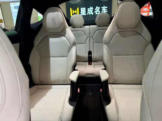 Tesla Model Y L — Фото автомобиля 7