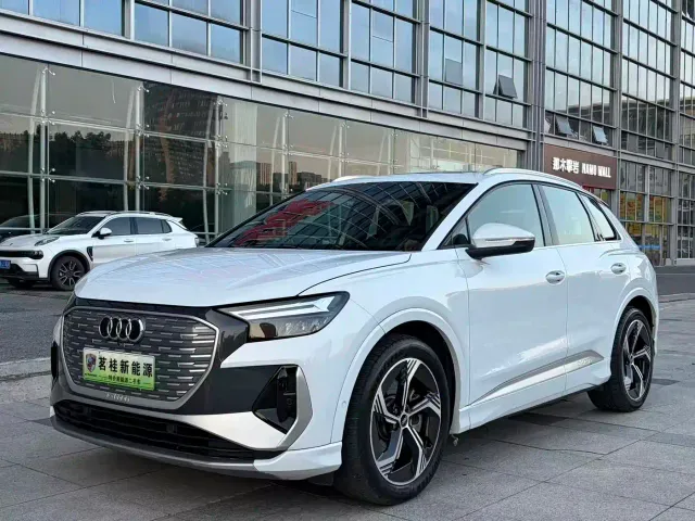 Фотография автомобиля — Audi Q4 e-tron