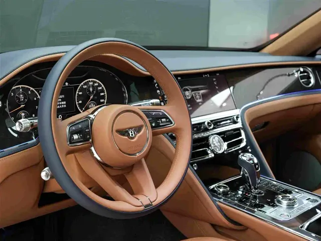Bentley Flying Spur — Фото автомобиля 7