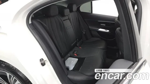 Mercedes-Benz E-Class — Фото автомобиля 18