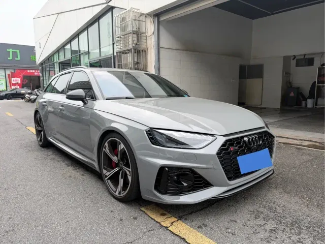 Audi RS 4 — Фото автомобиля 3