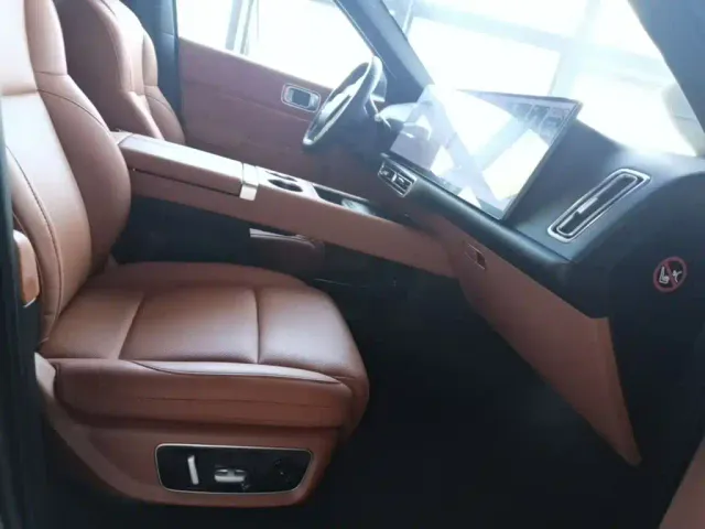Li Auto L8 — Фото автомобиля 24