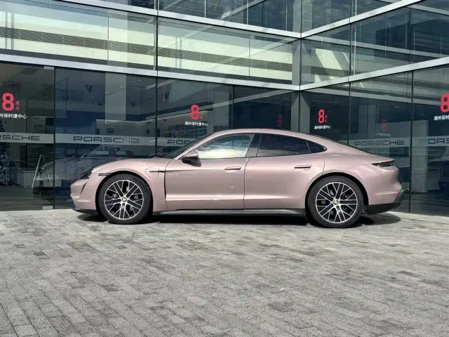 Porsche Taycan — Фото автомобиля 7