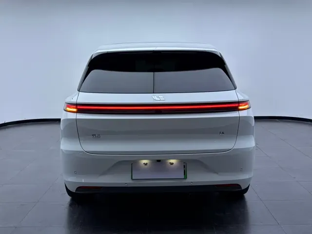 Li Auto L6 — Фото автомобиля 17