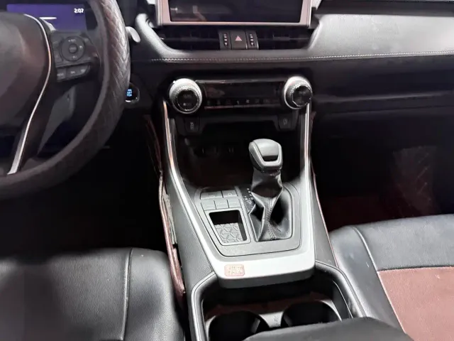 Toyota RAV4 — Фото автомобиля 12