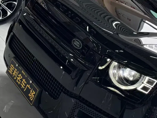 Land Rover Defender — Фото автомобиля 17