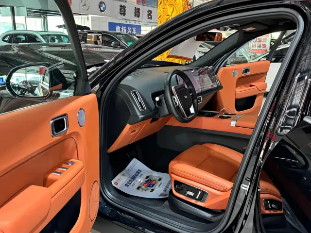 Li Auto L7 — Фото автомобиля 13