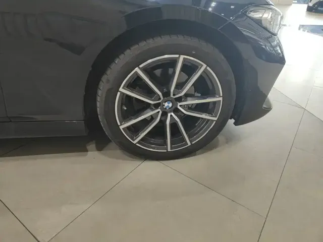 BMW 3 Series — Фото автомобиля 11