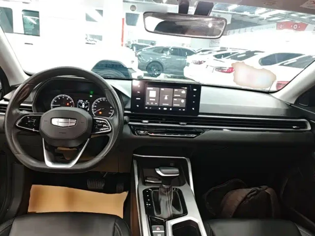 Geely Emgrand — Фото автомобиля 9