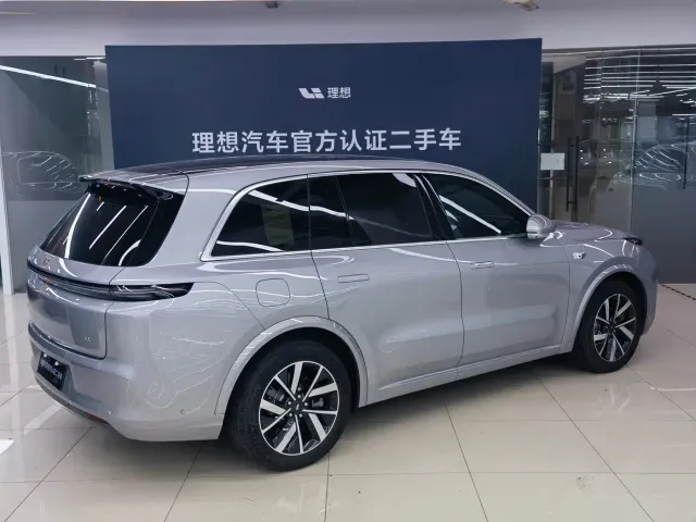 Li Auto L8 — Фото автомобиля 19