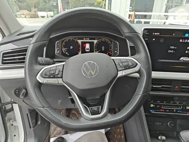 Volkswagen Tiguan L — Фото автомобиля 10