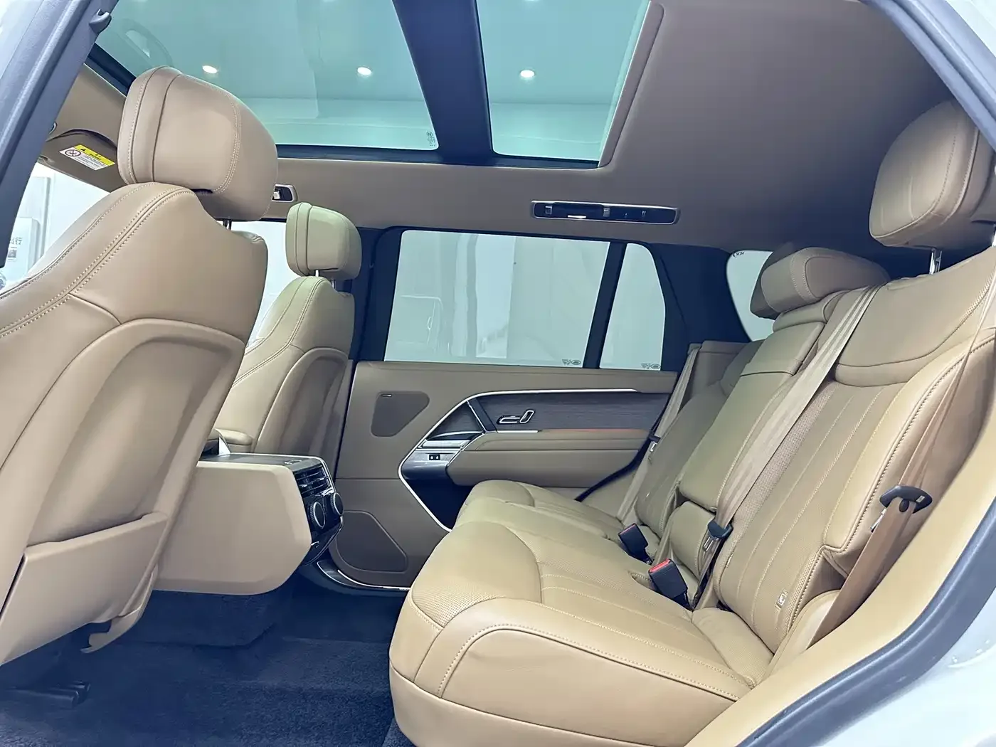 Land Rover Range Rover 2025 3.0 L6 400PS Flourishing Era Extended Wheelbase — Фото автомобиля 10