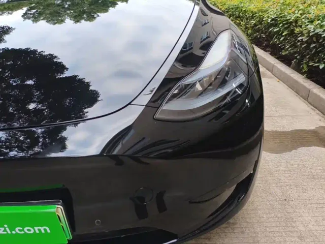 Tesla Model Y — Фото автомобиля 23