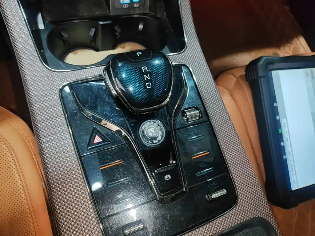 BYD Han 2022 DM-i 121KM Premium Edition — Фото автомобиля 9