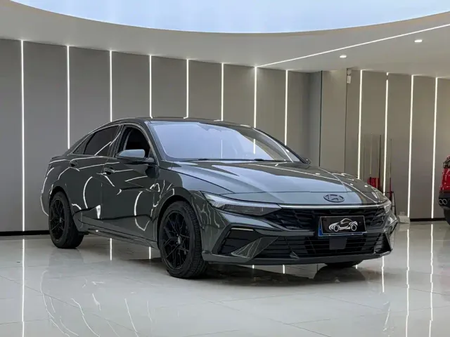 Hyundai Elantra — Фото автомобиля 3