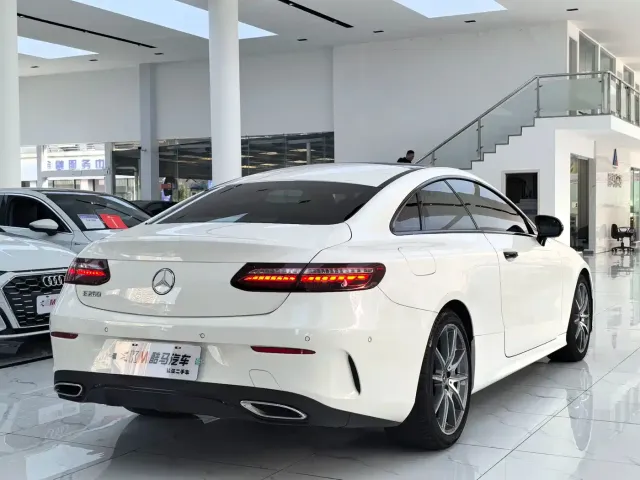 Mercedes-Benz E-Class — Фото автомобиля 14