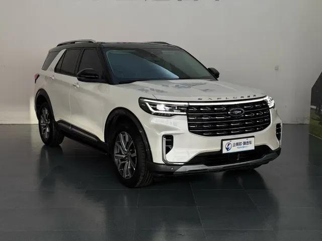 Ford Explorer — Фото автомобиля 3