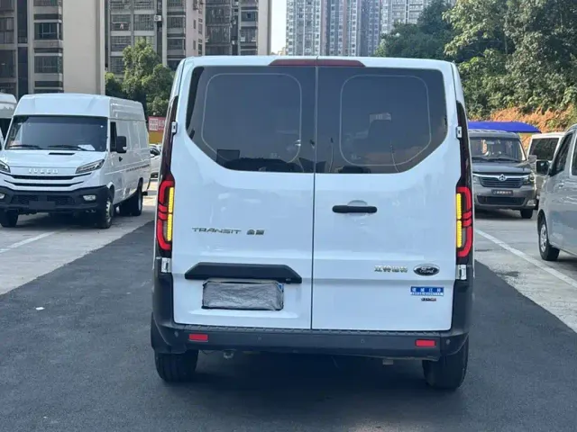 Ford Transit — Фото автомобиля 10