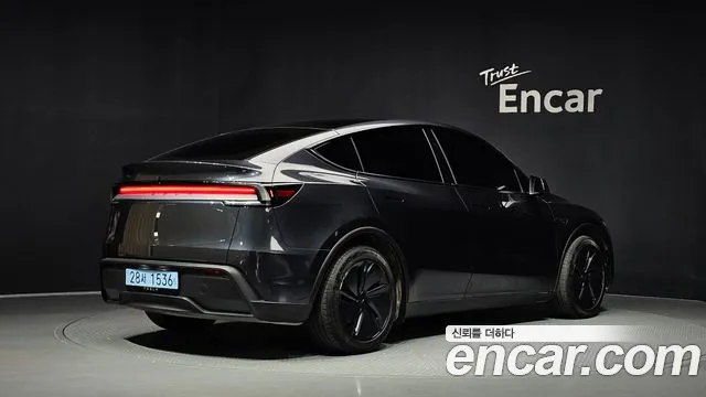 Tesla Model Y — Фото автомобиля 2