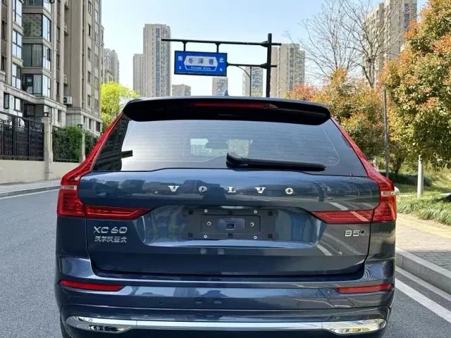Volvo XC60 — Фото автомобиля 5