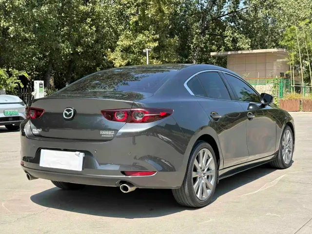 Mazda Axela — Фото автомобиля 17