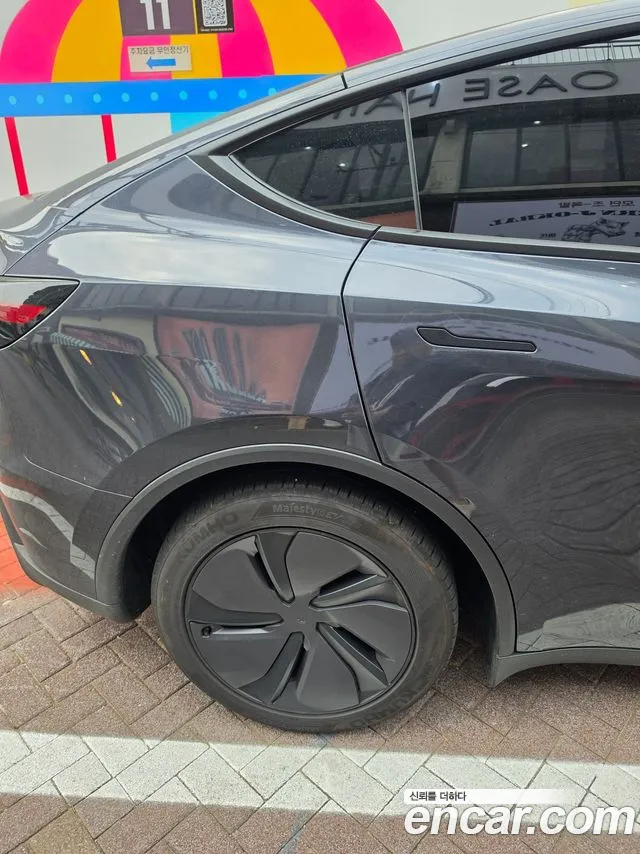 Tesla Model Y — Фото автомобиля 11