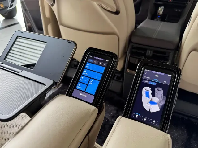 Toyota Alphard — Фото автомобиля 17