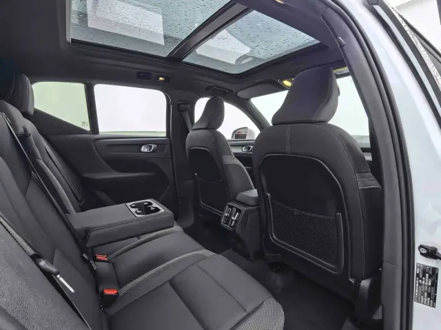 Volvo XC40 — Фото автомобиля 11