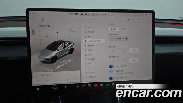 Tesla Model Y — Фото автомобиля 29