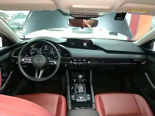 Mazda Axela — Фото автомобиля 9