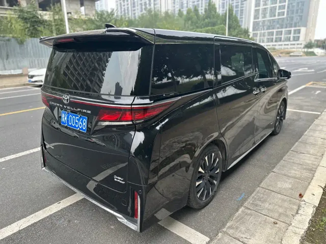 Toyota Vellfire — Фото автомобиля 10