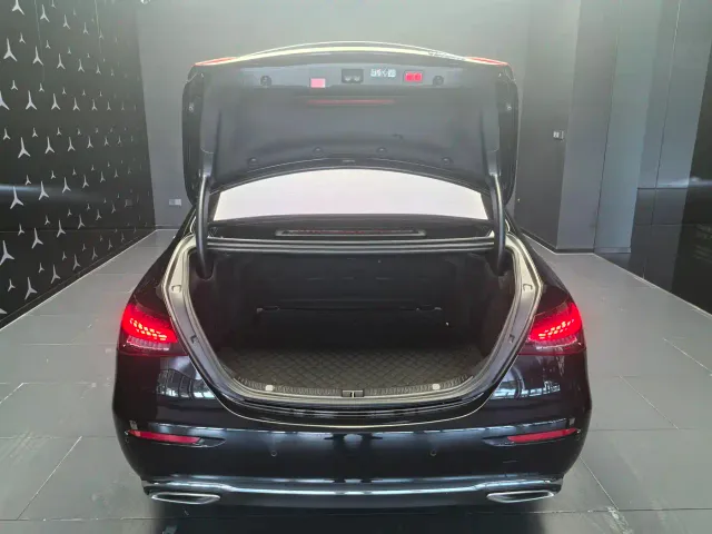 Mercedes-Benz E-Class — Фото автомобиля 16