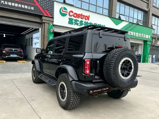 Ford Bronco — Фото автомобиля 9