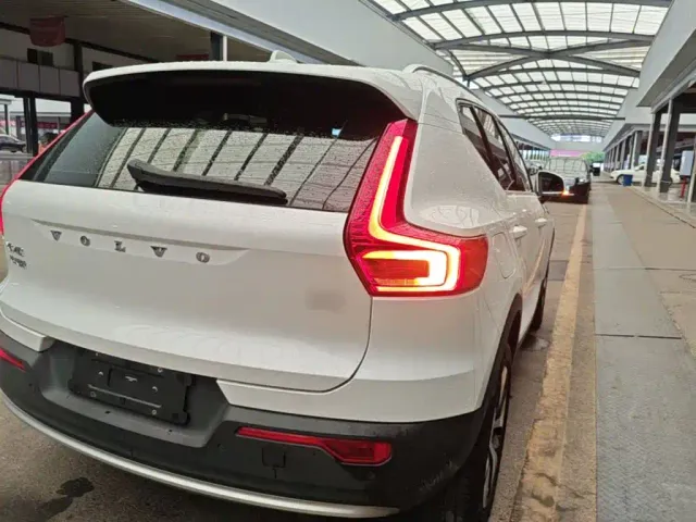 Volvo XC40 — Фото автомобиля 7