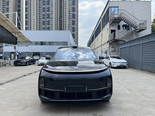 Li Auto L8 — Фото автомобиля 20
