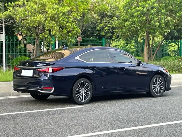 Lexus ES — Фото автомобиля 16