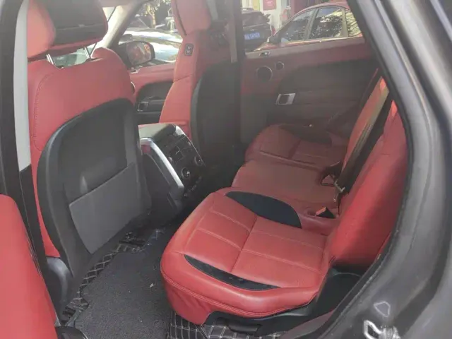 Land Rover Range Rover Sport — Фото автомобиля 11