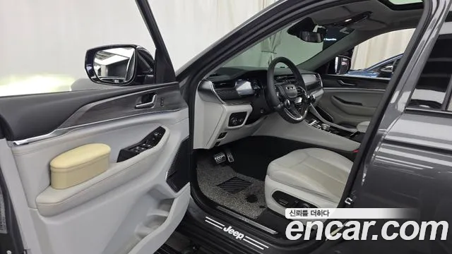 Jeep Cherokee — Фото автомобиля 15