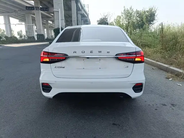 Roewe i5 — Фото автомобиля 5
