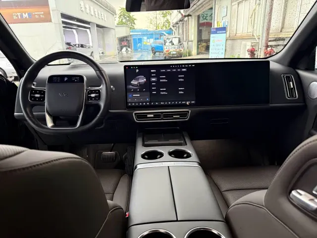 Li Auto L9 — Фото автомобиля 6