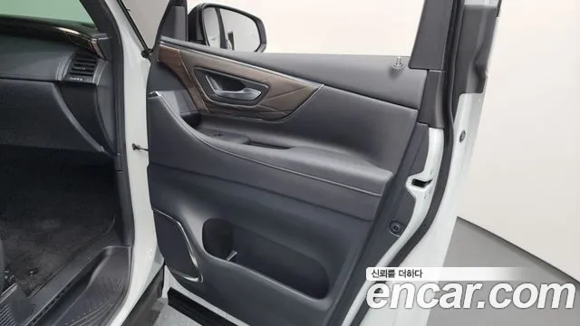 Toyota Alphard — Фото автомобиля 18